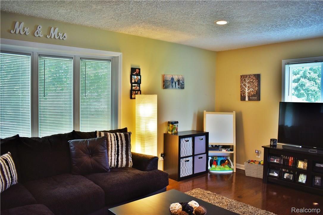 4731 Rosedale Court Clarkston, MI 48348 - Photo 7 of 49 DSC_0426 (2).JPG