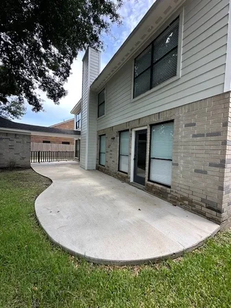 a view of outdoor space yard and porch