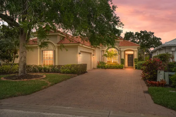$729,900 | 4626 Northwest Wandering Oak Court, Jensen Beach, FL 34957