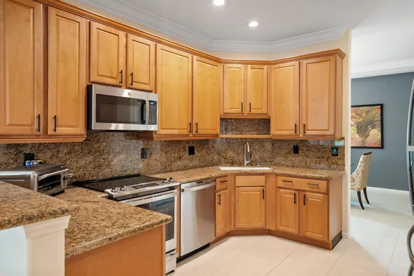 $729,900 | 4626 Northwest Wandering Oak Court, Jensen Beach, FL 34957