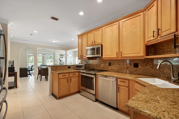 $729,900 | 4626 Northwest Wandering Oak Court, Jensen Beach, FL 34957