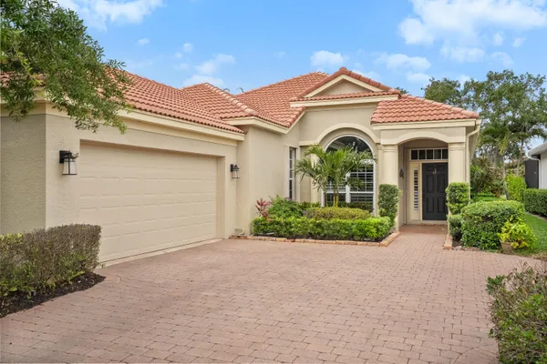 $729,900 | 4626 Northwest Wandering Oak Court, Jensen Beach, FL 34957