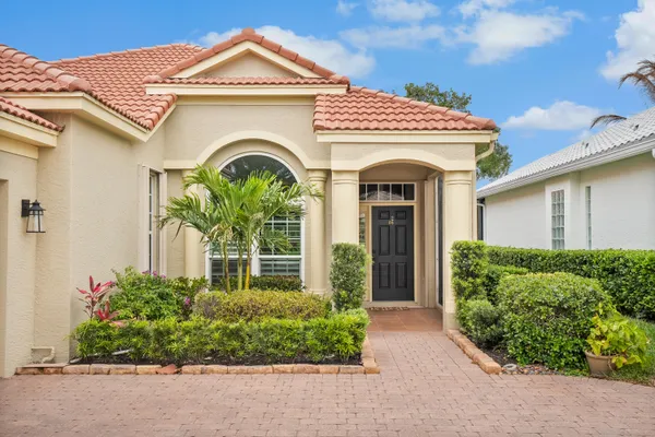 $729,900 | 4626 Northwest Wandering Oak Court, Jensen Beach, FL 34957