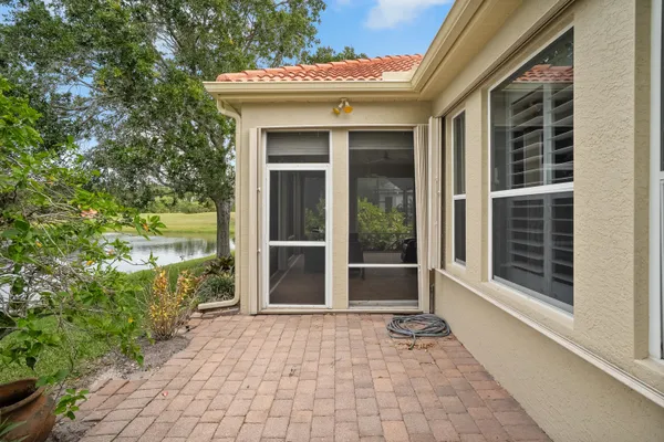$729,900 | 4626 Northwest Wandering Oak Court, Jensen Beach, FL 34957