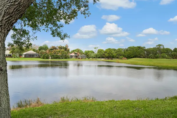 $729,900 | 4626 Northwest Wandering Oak Court, Jensen Beach, FL 34957