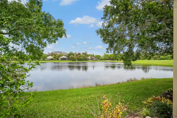$729,900 | 4626 Northwest Wandering Oak Court, Jensen Beach, FL 34957
