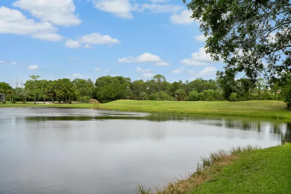 $729,900 | 4626 Northwest Wandering Oak Court, Jensen Beach, FL 34957