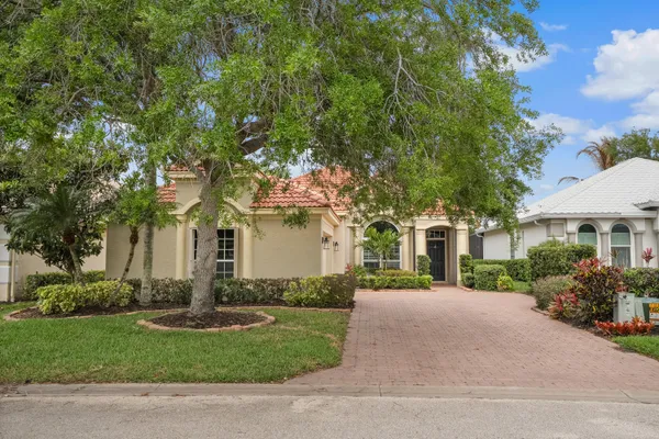 $729,900 | 4626 Northwest Wandering Oak Court, Jensen Beach, FL 34957