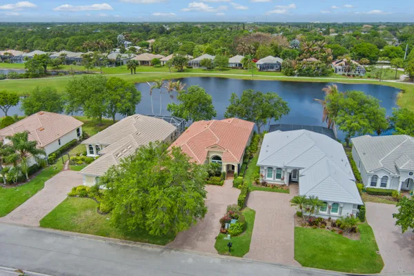 $729,900 | 4626 Northwest Wandering Oak Court, Jensen Beach, FL 34957