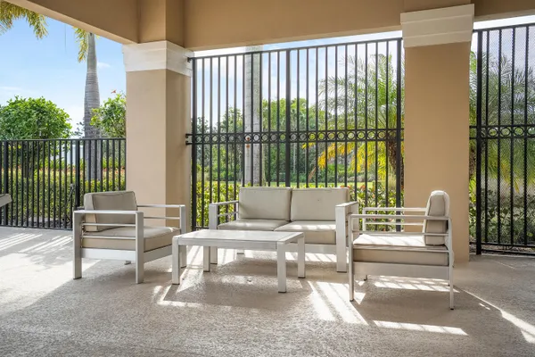 $729,900 | 4626 Northwest Wandering Oak Court, Jensen Beach, FL 34957