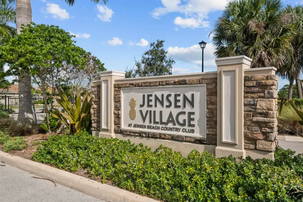 $729,900 | 4626 Northwest Wandering Oak Court, Jensen Beach, FL 34957