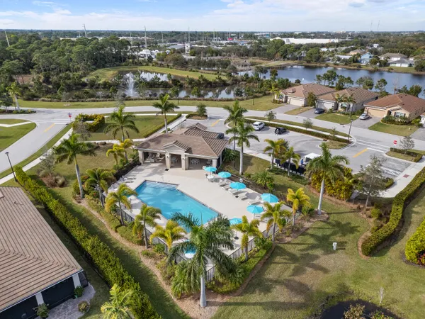 $729,900 | 4626 Northwest Wandering Oak Court, Jensen Beach, FL 34957