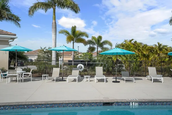 $729,900 | 4626 Northwest Wandering Oak Court, Jensen Beach, FL 34957