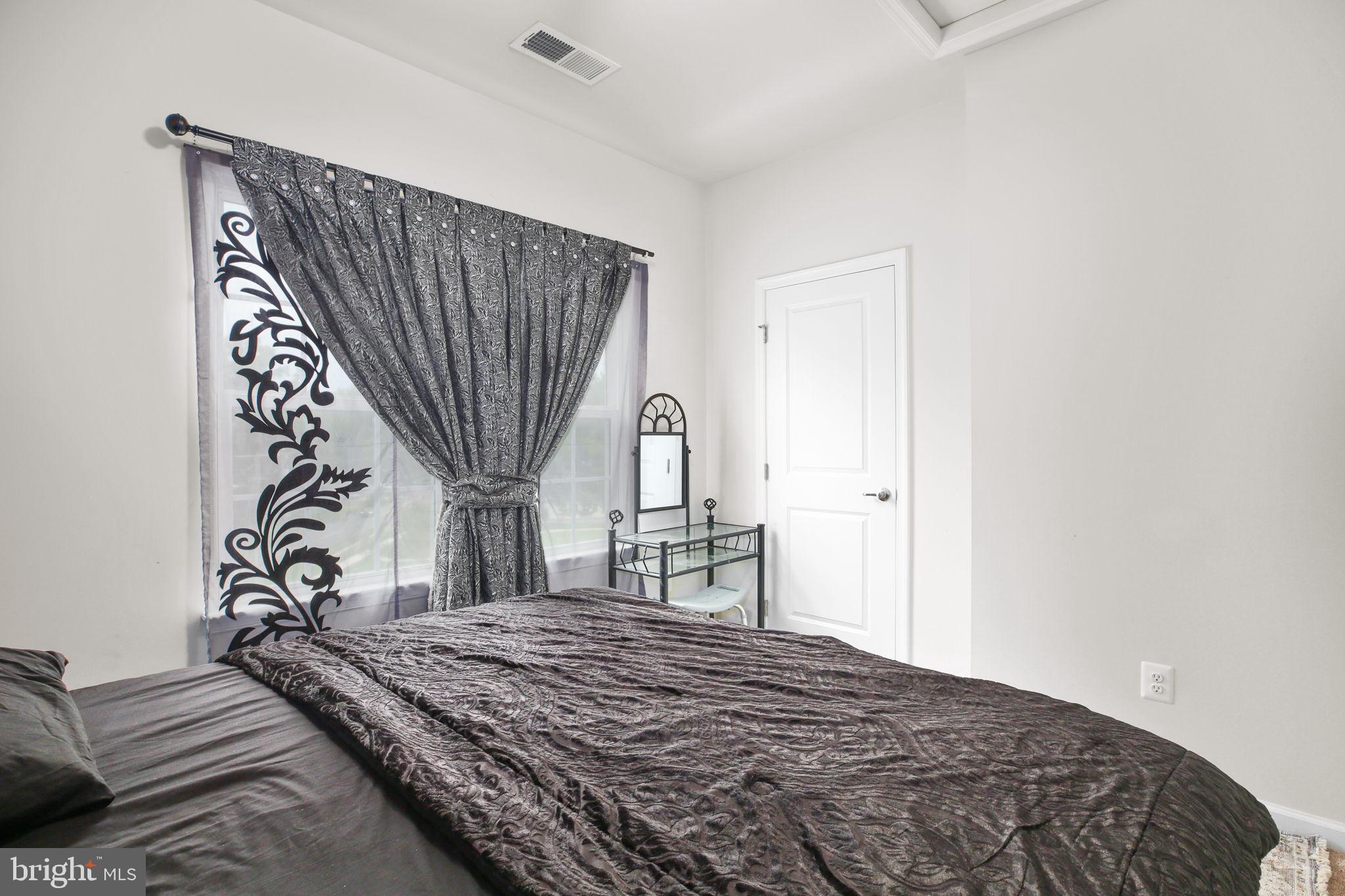 18353 Reaper Hl Court Triangle, VA 22172 - Photo 18 of 29 Natural lighting in the bedroom
