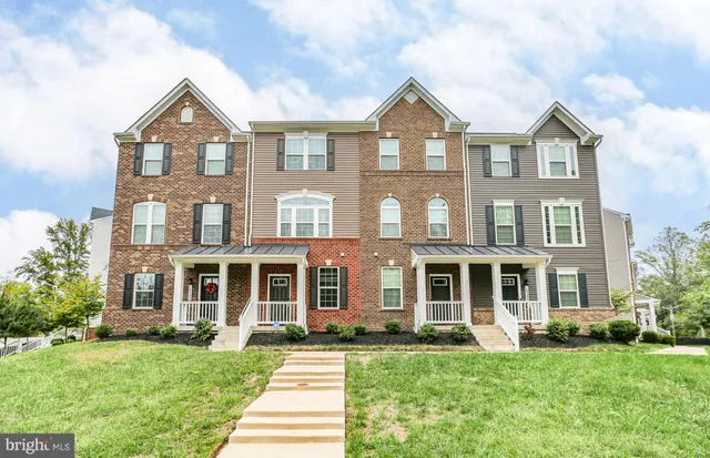 $475,000 | 18353 Reaper Hl Court, Triangle, VA 22172