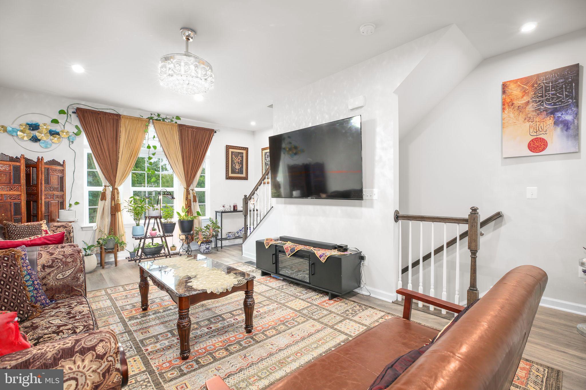 18353 Reaper Hl Court Triangle, VA 22172 - Photo 5 of 29 Natural light pours into the space