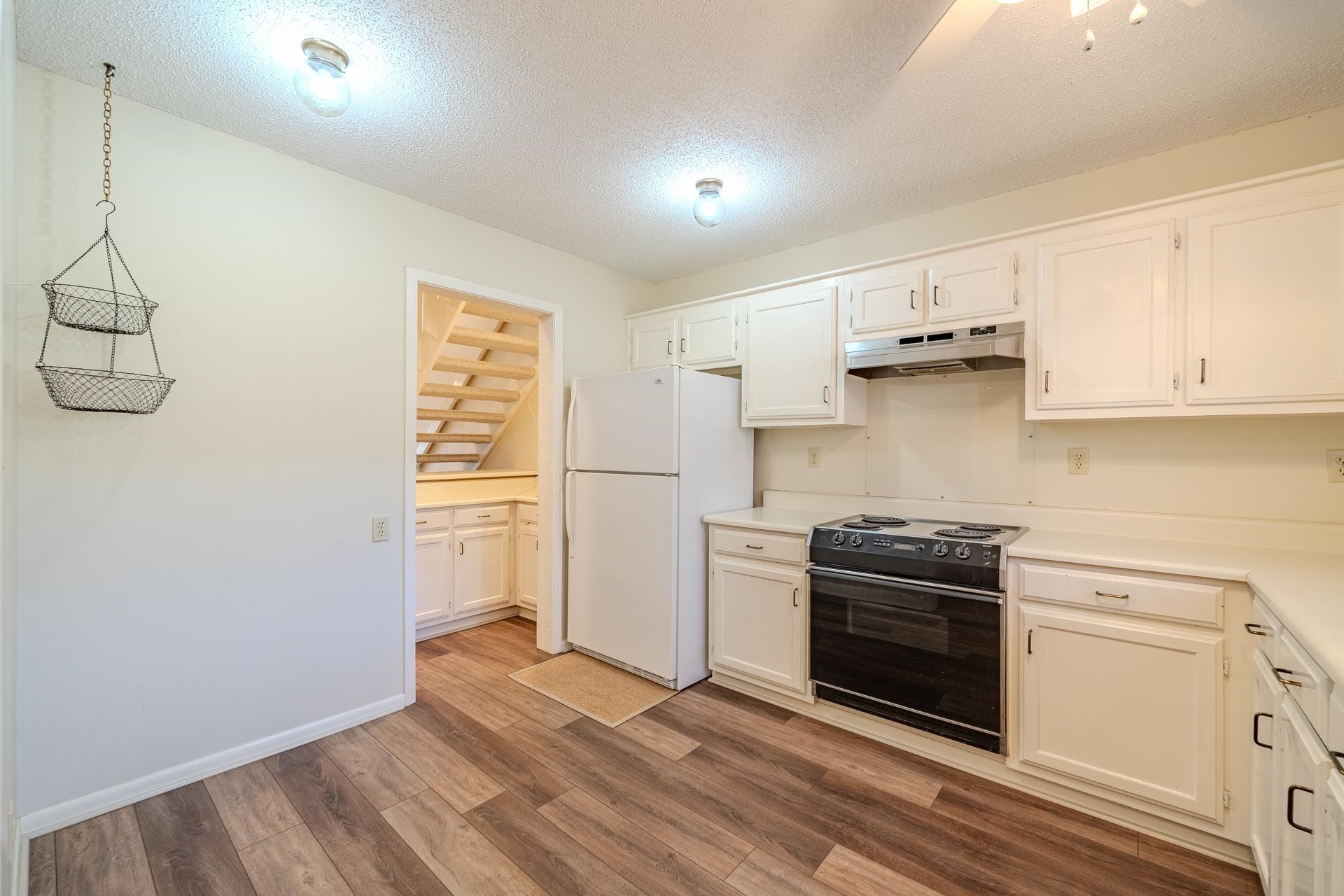 116 Driftwood Road Counce, TN 38326 - Photo 10 of 31 a kitchen with granite countertop a stove and a refrigerator