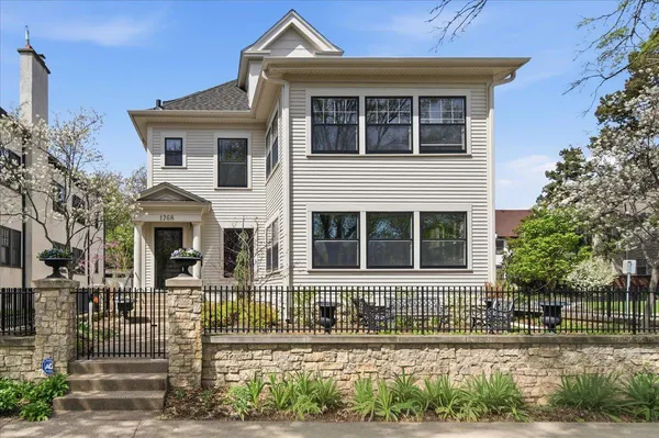 $2,800 | 1768 Fremont Avenue South, Minneapolis, MN 55403