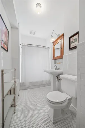 $2,800 | 1768 Fremont Avenue South, Minneapolis, MN 55403