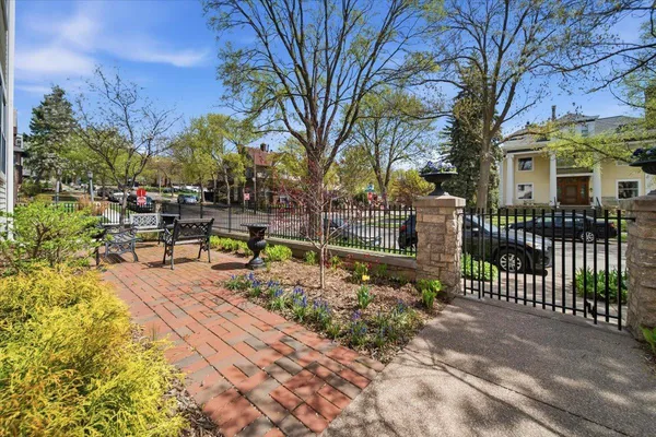 $2,800 | 1768 Fremont Avenue South, Minneapolis, MN 55403