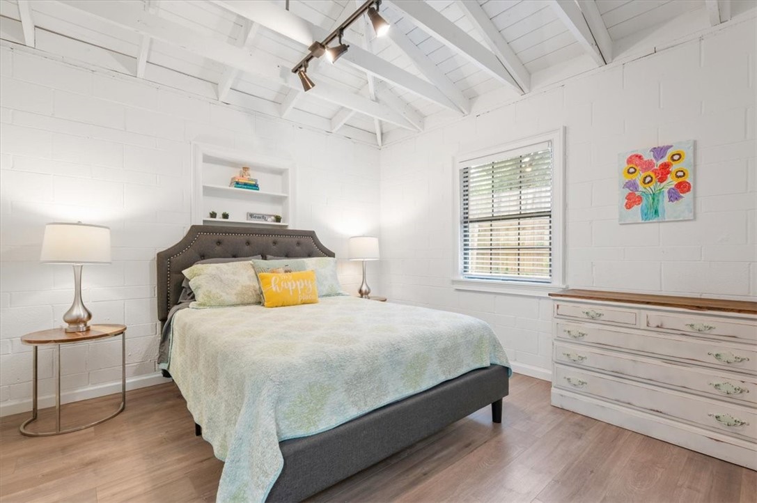 238 Broadway Street St. Simons Island, GA 31522 - Photo 24 of 56 The spacious guest bedrooms feature high ceilings with beams.