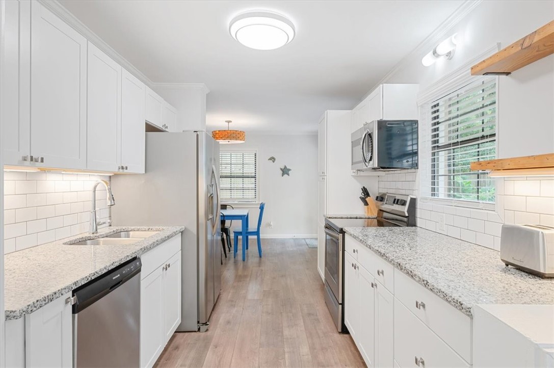 238 Broadway Street St. Simons Island, GA 31522 - Photo 6 of 56