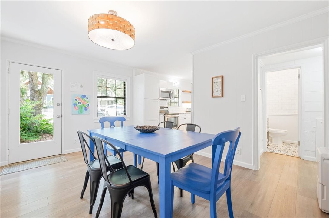 238 Broadway Street St. Simons Island, GA 31522 - Photo 7 of 56 Spacious dining room for all your entertaining.