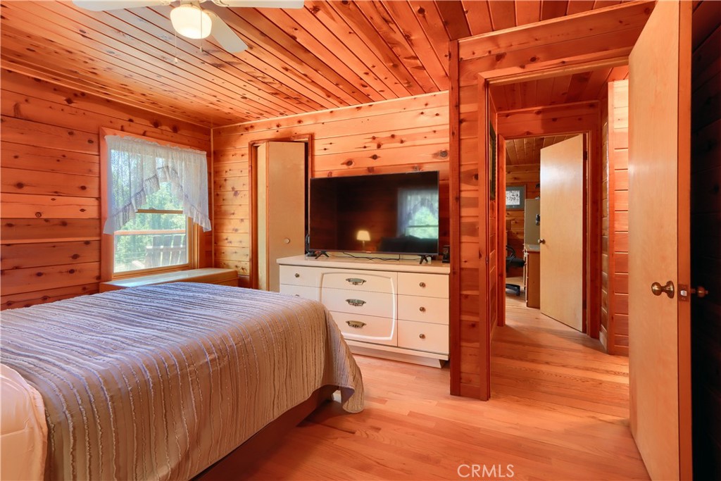 7190 Hites Cove Road Mariposa, CA 95338 - Photo 17 of 61 a bedroom with a bed and a flat screen tv