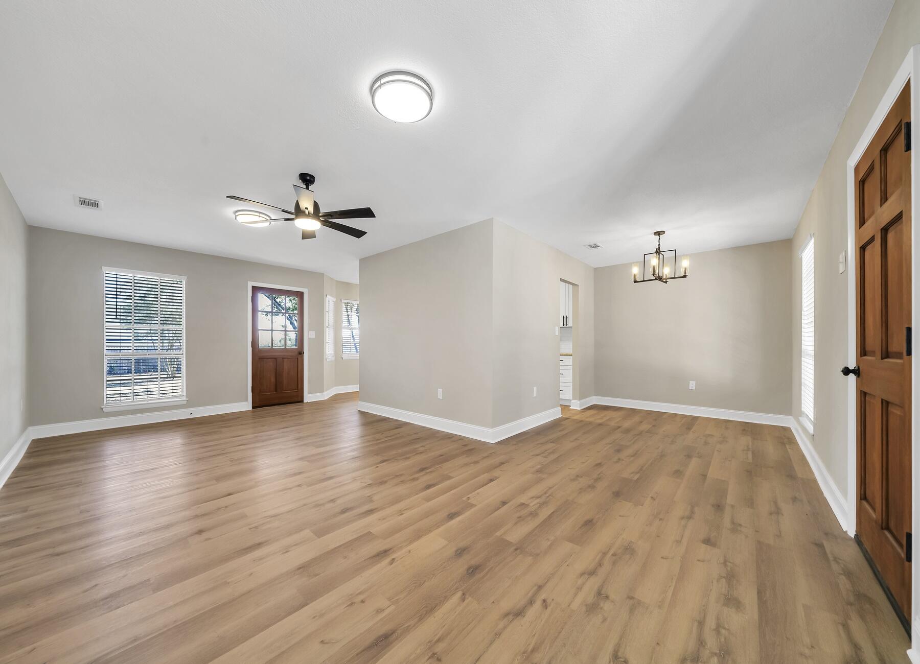 5473 Monterrey Road Crestview, FL 32539 - Photo 6 of 34 DSC02747