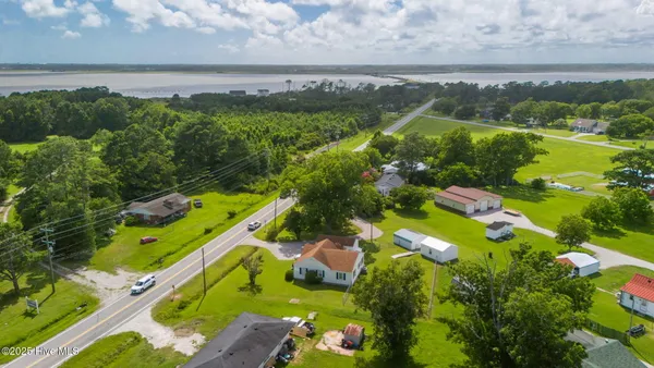 $239,000 | 385 Highway 70 Bettie, Beaufort, NC 28516