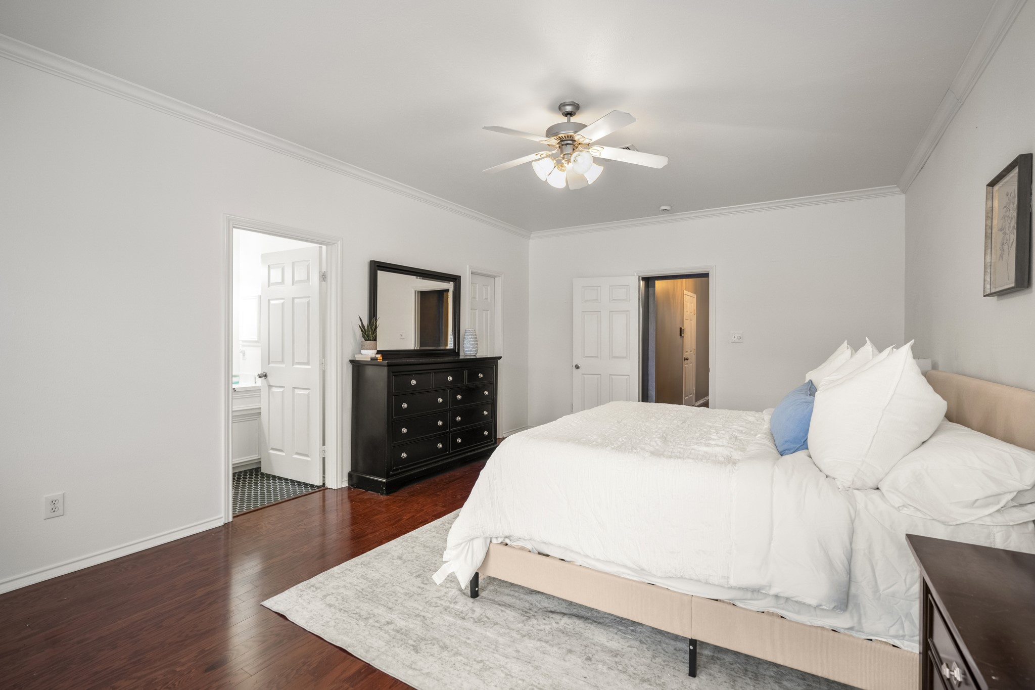 3209 Chenevert Street Houston, TX 77004 - Photo 14 of 32 Bright primary bedroom with ample space for a king-size bed and additional furnishings.