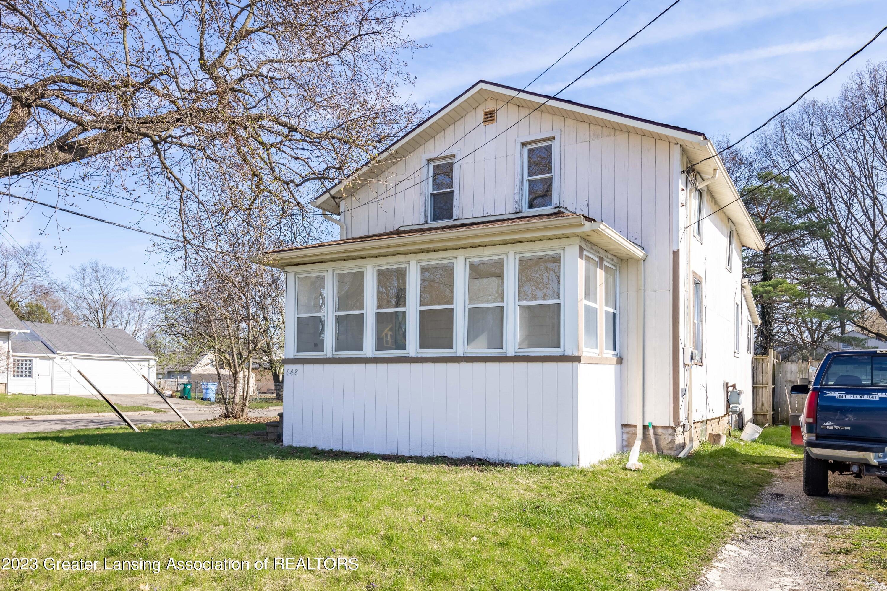 648 East Cavanaugh Road Lansing, MI 48910 - Photo 1 of 27 Front of House