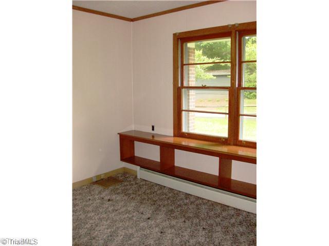 111 Shore Street Elkin, NC 28621 - Photo 7 of 8 Computer Room.