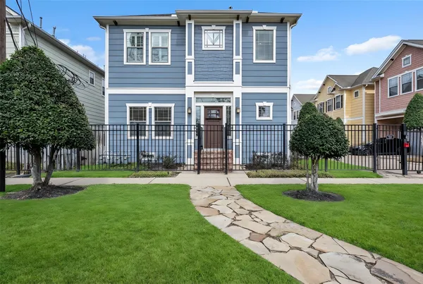 $2,600 | 1715 West 24th Street, Houston, TX 77008