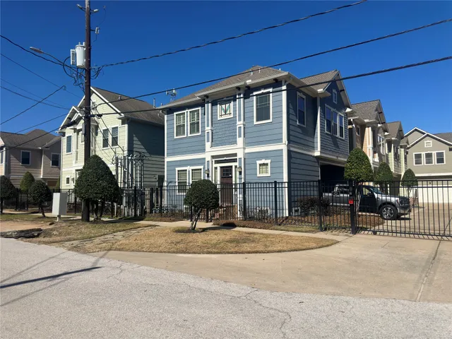 $2,600 | 1715 West 24th Street, Houston, TX 77008