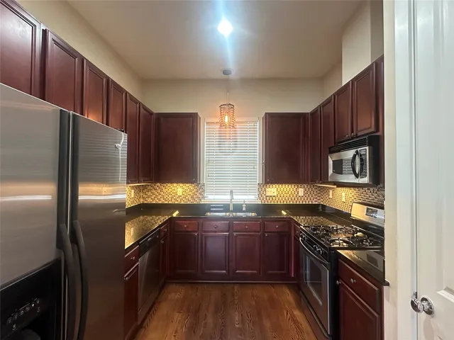 $2,600 | 1715 West 24th Street, Houston, TX 77008