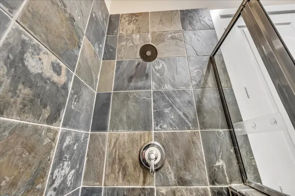 $2,600 | 1715 West 24th Street, Houston, TX 77008