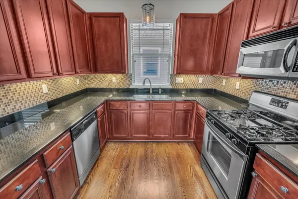 $2,600 | 1715 West 24th Street, Houston, TX 77008