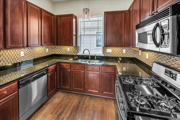 $2,600 | 1715 West 24th Street, Houston, TX 77008