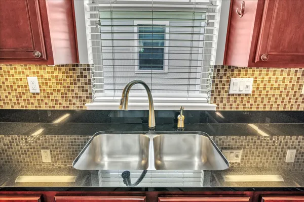 $2,600 | 1715 West 24th Street, Houston, TX 77008