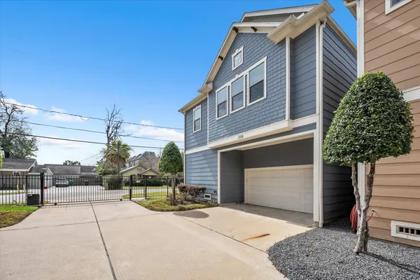 $2,600 | 1715 West 24th Street, Houston, TX 77008