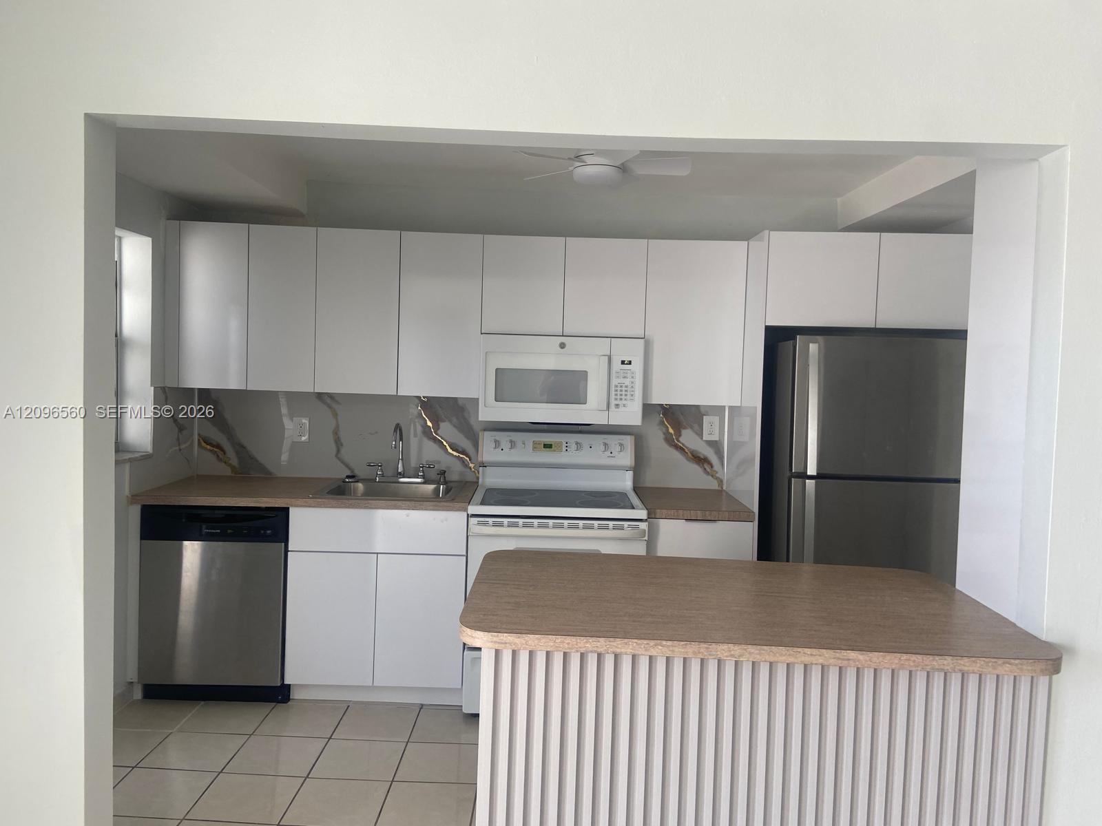 1340 Lincoln Road, Unit 505 Miami Beach, FL 33139 - Photo 3 of 12 Gallery Image 3