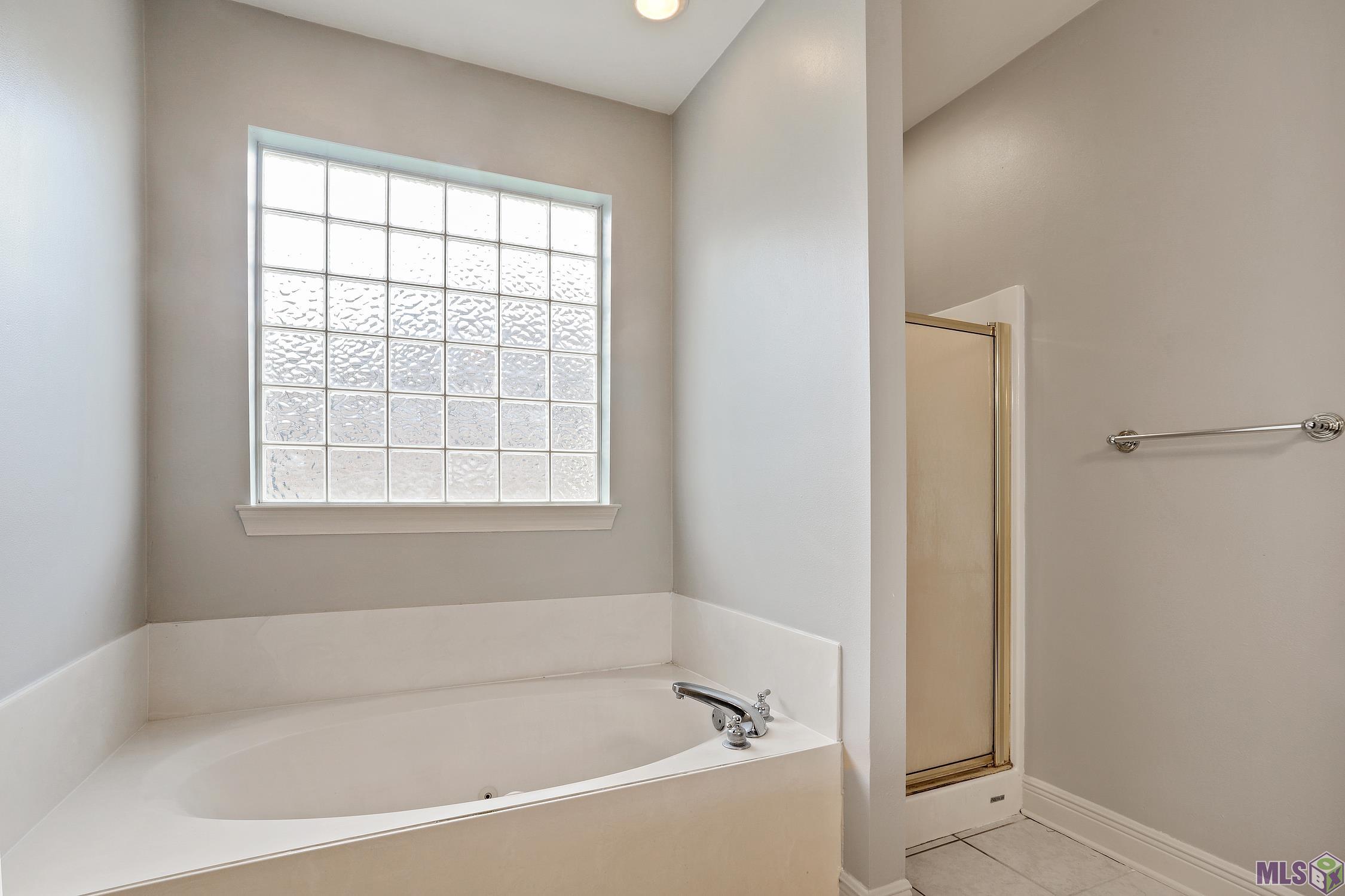 16427 Wesley Evans Road Prairieville, LA 70769 - Photo 15 of 25 Jetted Tub and Separate Shower