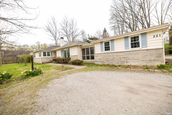 $249,900 | 221 West Roselawn Drive, Logansport, IN 46947