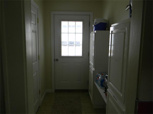 64 Gillette Avenue Springfield, MA 01118 - Photo 4 of 17 Gallery Image 4