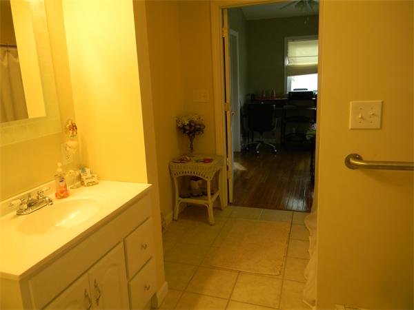64 Gillette Avenue Springfield, MA 01118 - Photo 5 of 17 Gallery Image 5