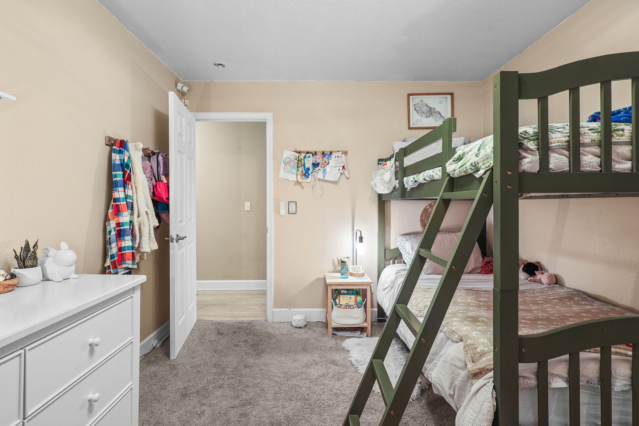 1949 Catherine Way Redding, CA 96002 - Photo 15 of 32 15-web-or-mls-8Q0A8601