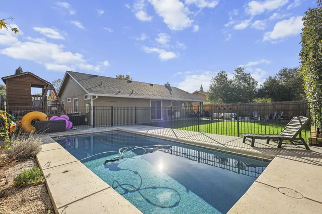 $474,900 | 1949 Catherine Way, Redding, CA 96002