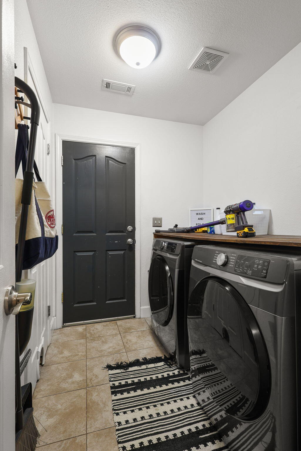 1949 Catherine Way Redding, CA 96002 - Photo 22 of 32 23-web-or-mls-8Q0A8681