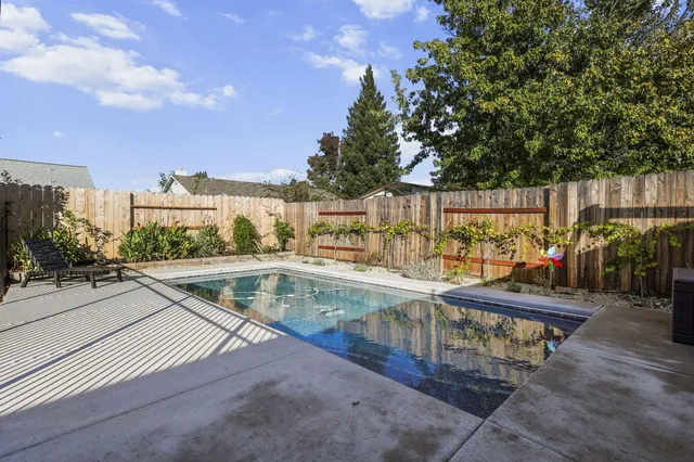 $474,900 | 1949 Catherine Way, Redding, CA 96002